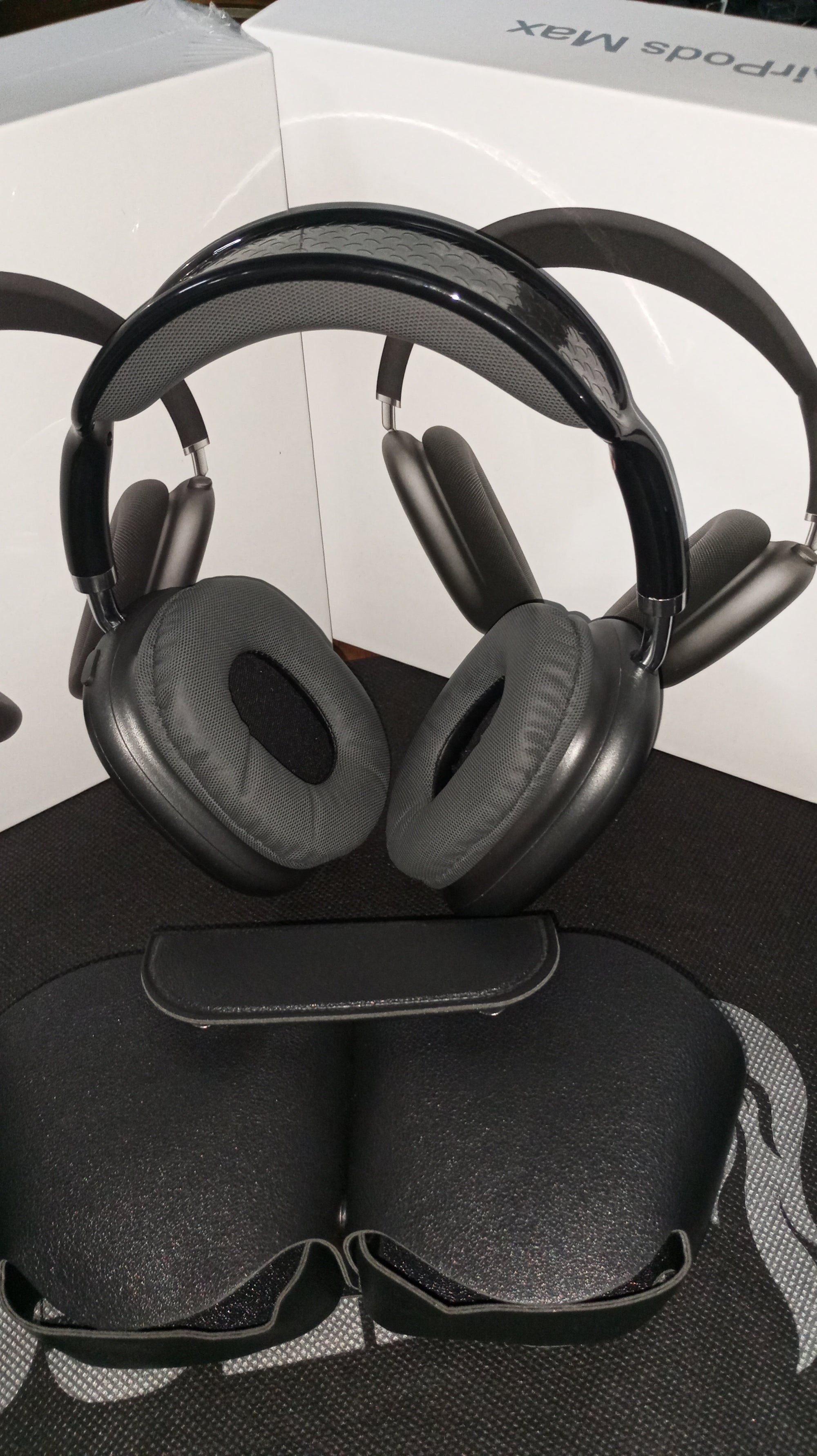 "AirPods Max: Donde el Diseño Encuentra la Perfección Sonora"